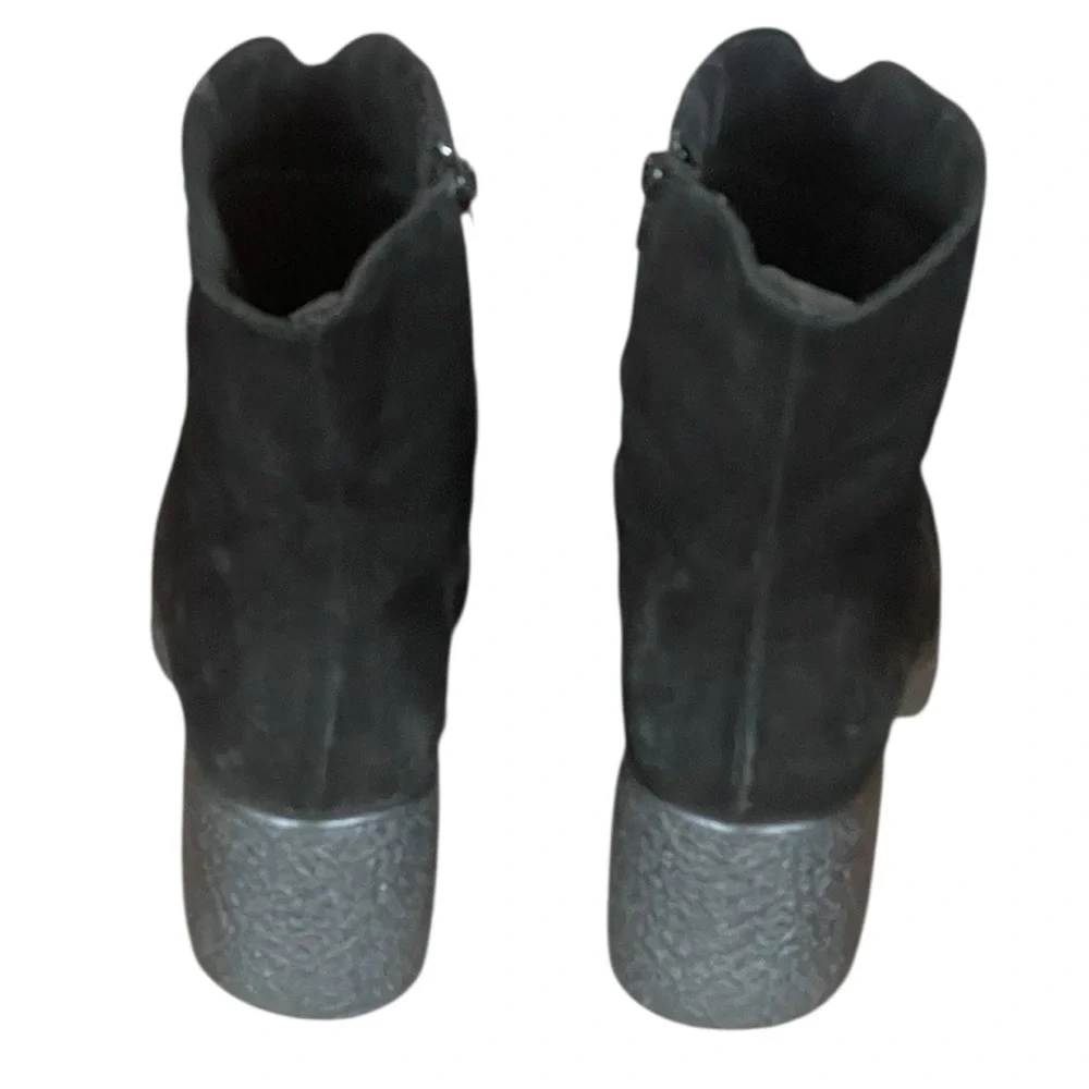 La Canadienne Elizabeth wedge heeled suede boots. Size 6 1/2. GUC